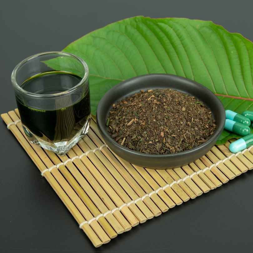 Different forms of Green Vein Maeng Da kratom sold at Elixily Apothecary